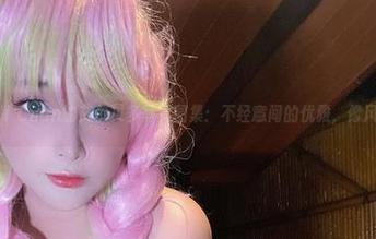 MiMi Chan的艾尔贝多写真图集：不经意间的优雅，像风拂过